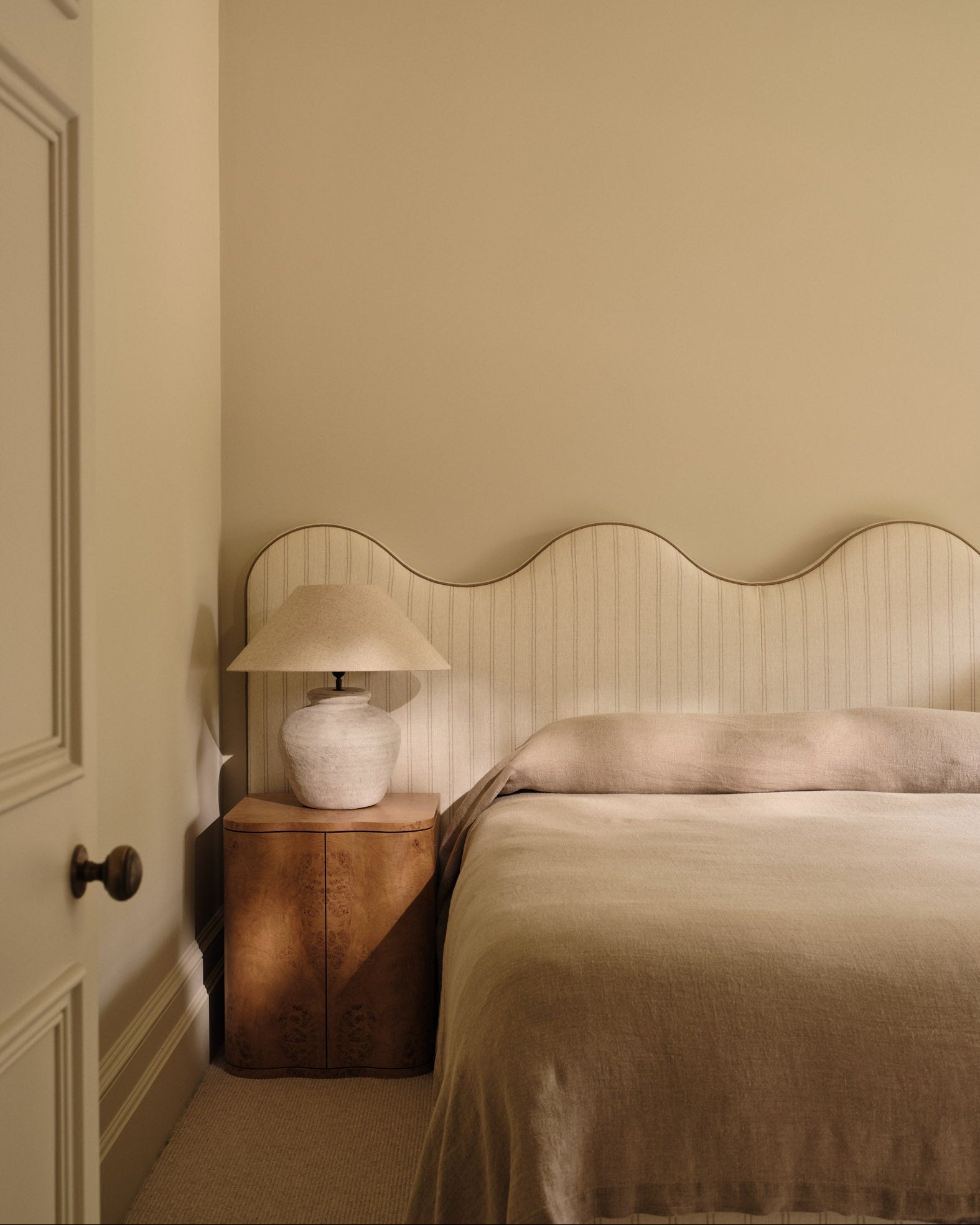 Tondo Bedside