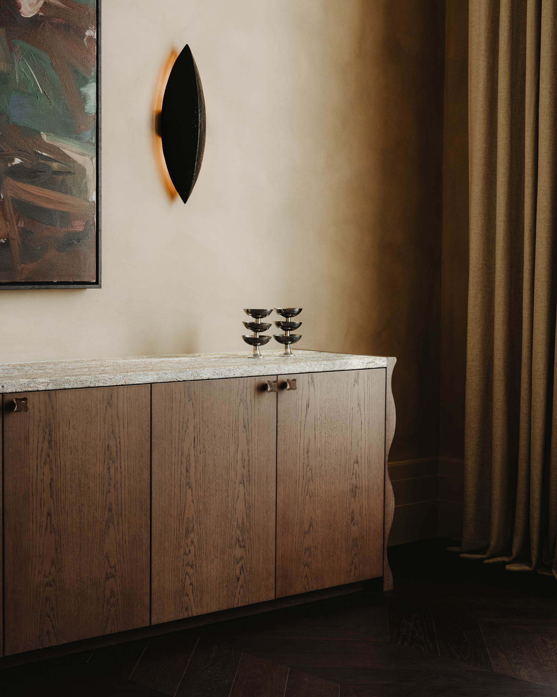 Pediment Onda Credenza